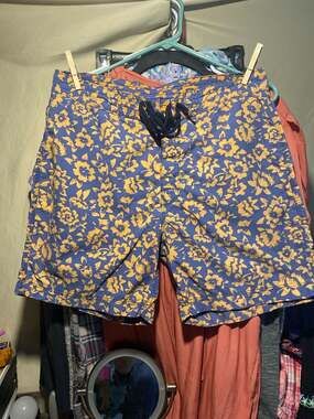 Brooks Brothers Red Fleece Men's Floral Print Board Shorts Swim Trunks Size W32